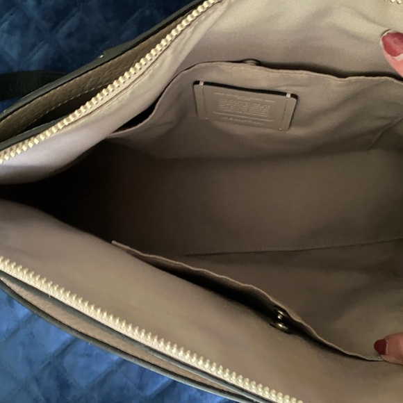 Coach Large Crossbody Like NEW! - Picture 4 of 11